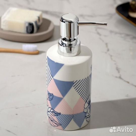 Дозатор для мыла «Цветы», 350 мл