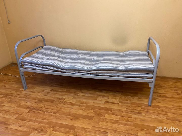 Кровать