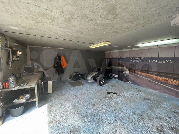 Гараж, > 30 м²