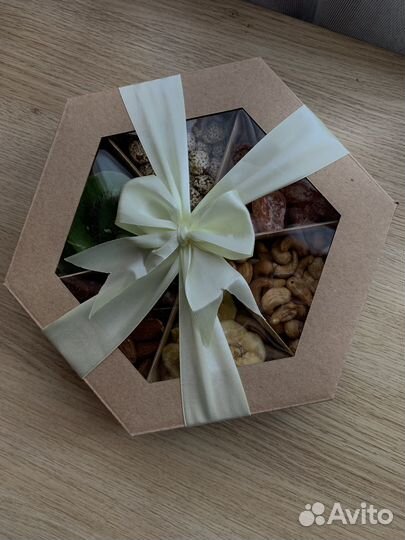 Подарочный набор сухофруктов и орехов