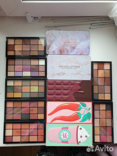 Палетка теней revolution