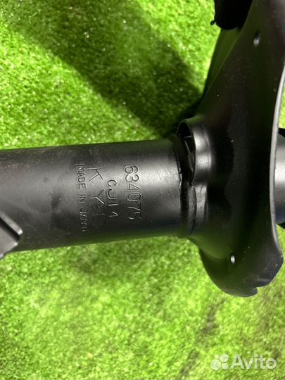 Амортизатор подвески передний левый Nissan Serena