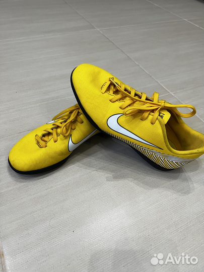 Продам тренировочные футзалки Nike