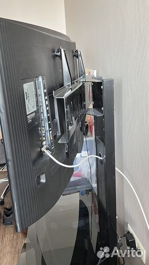 Стеклянная тумба под телевизор