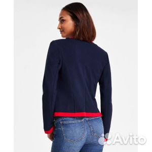 Женская куртка с открытым передом и контрастной от