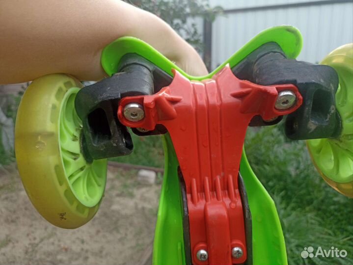 Самокат трехколесный scooter mini neon