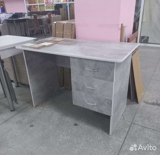 Стол компьютерный письменный гримерный