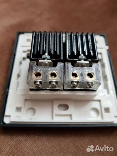 Сенсорный 2 зонный выключатель