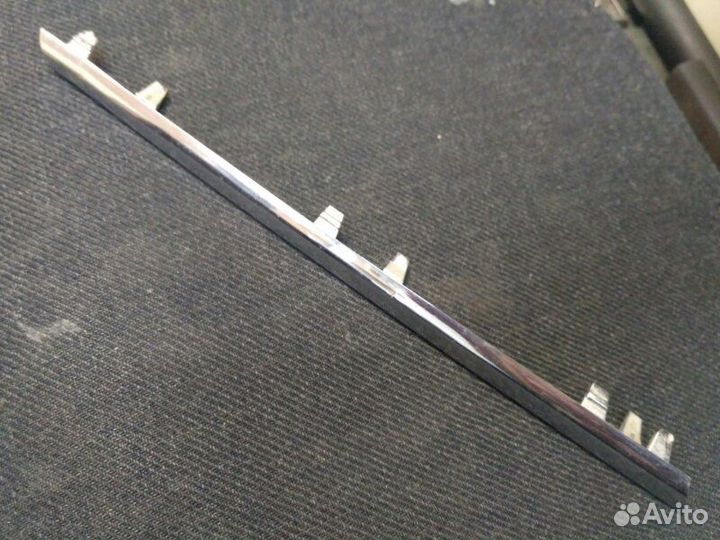 Накладка решетки радиатора Mercedes-Benz E-Class