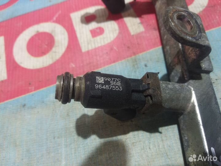 Топливная рампа с форсунками Шевроле Авео Т-250