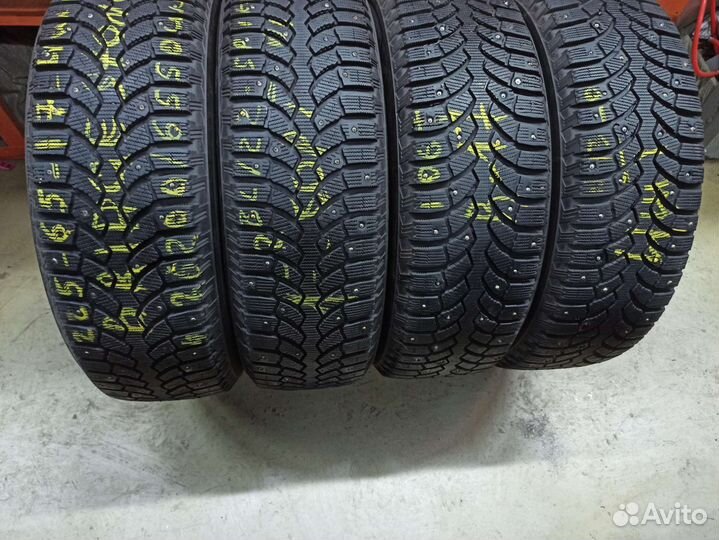 Bridgestone Blizzak Spike-01 225/65 R17 106T