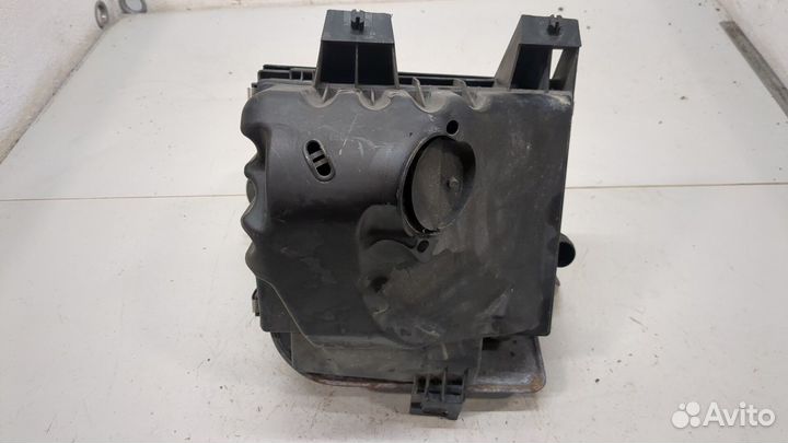 Корпус воздушного фильтра Volkswagen Passat 5