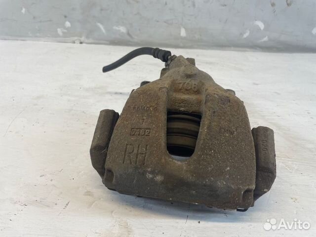 Суппорт передний правый Mazda 3 3 Z6A61564 2012