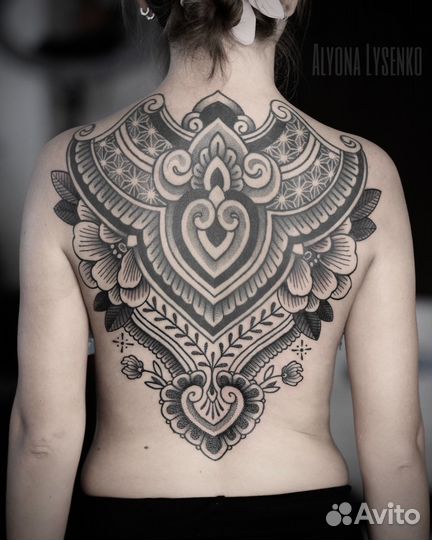 Орнаментальная татуировка в СПб