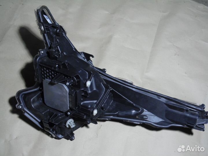 Фара правая Тойота Приус 50