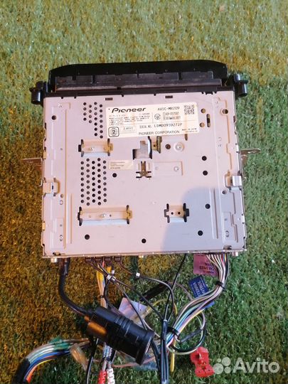 Магнитола avic-MRZ09 Infiniti QX56 JA60 царапины