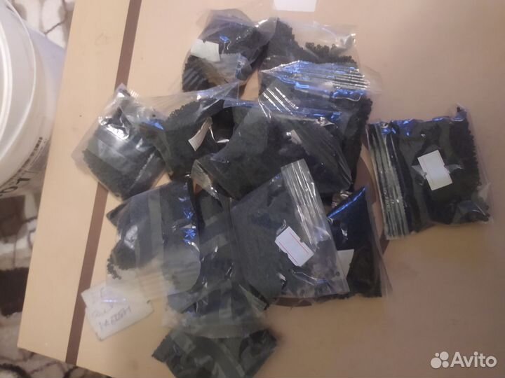 Бисер разноцветный и черный