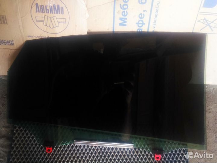 Стекло двери левое заднее Toyota Prius NHW-20