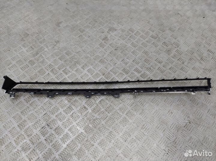 Молдинг днфлнектора Audi Q8