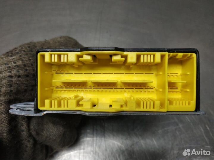 Блок управления аирбаг Jeep Grand Cherokee WK2