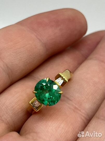 Золотое кольцо с натуральным изумрудом 2,3 карат
