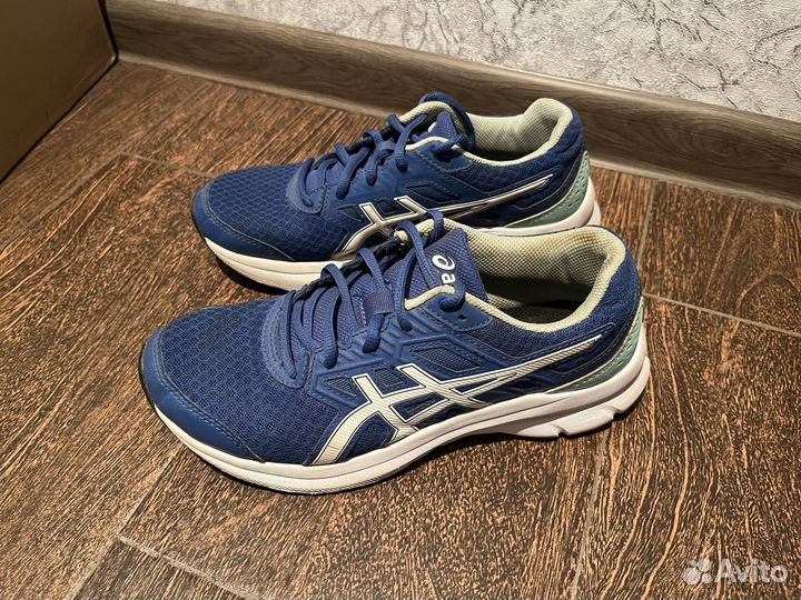 Кроссовки женские asics