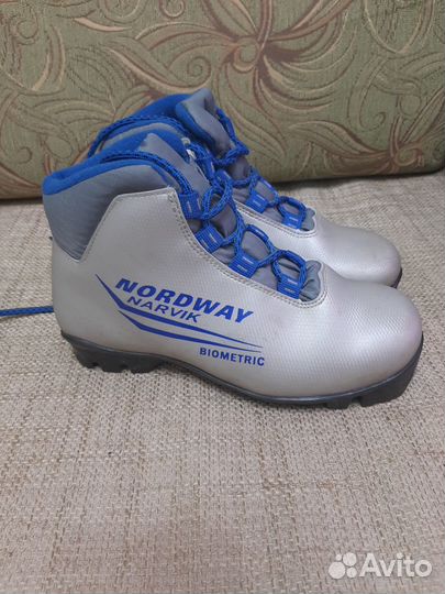 Лыжные ботинки