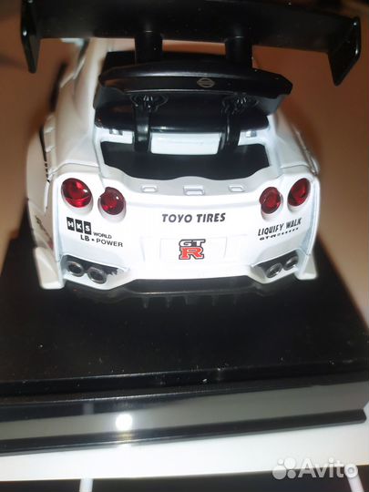 Машинка Nissan Skyline R35