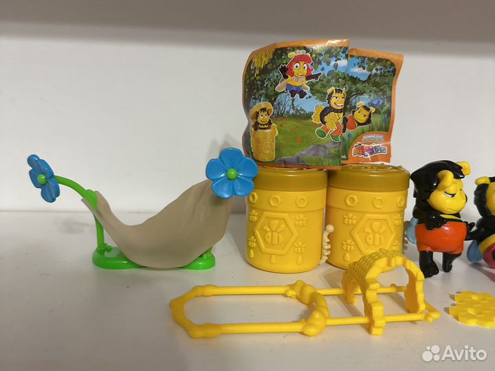 Пчелы коллекция из больших киндеров