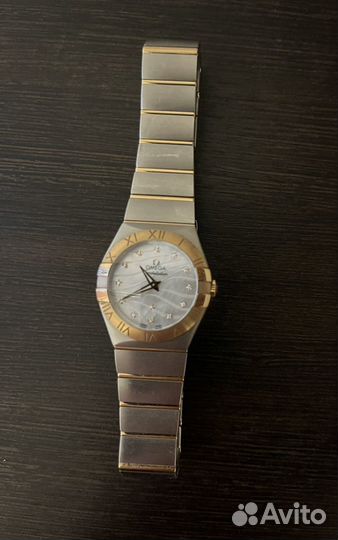 Часы кварцевые женские omega