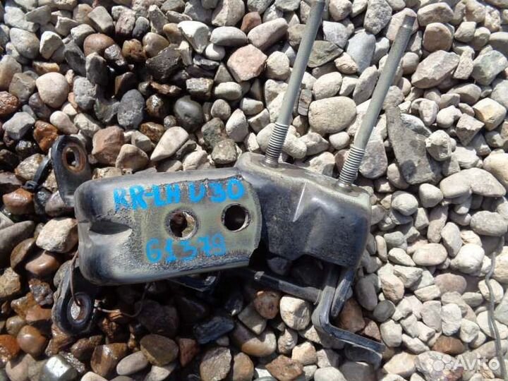 Петля двери задняя левая Nissan Presage U30 KA24DE