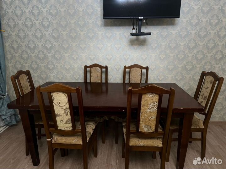 Стол и стулья