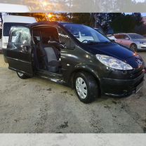 Peugeot 1007 1.6 AMT, 2005, 148 000 км, с пробегом, цена 550 000 руб.