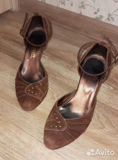 Женские босоножки из натуральной замши