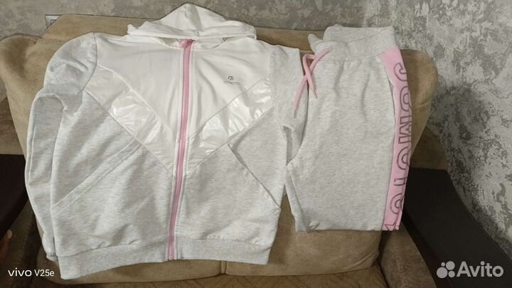 Продаю спортивный костюм для девочки