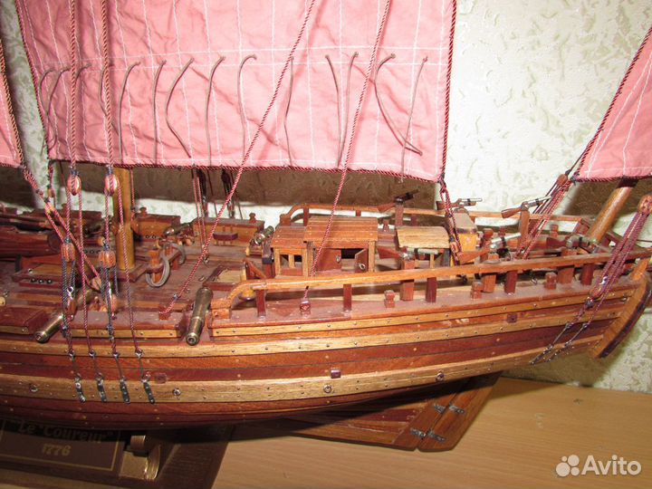 Модель корабля из дерева
