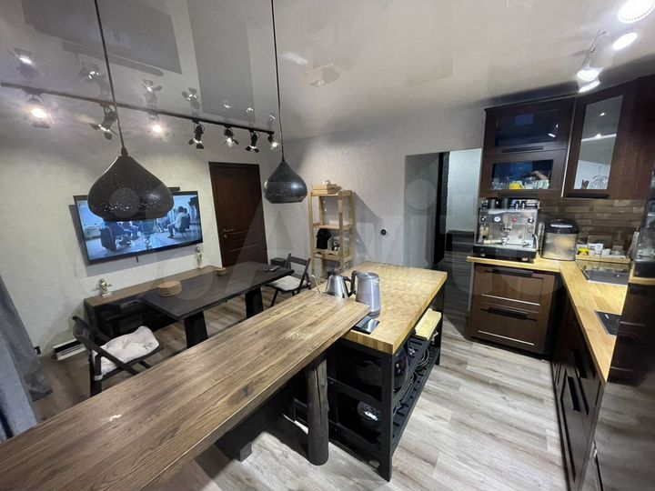 4-к. квартира, 93 м², 1/5 эт.