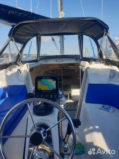 Парусно моторная яхта MacGregor 26