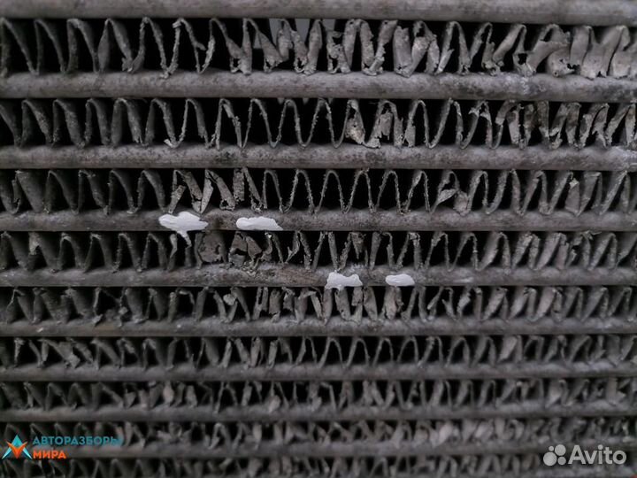 Интеркулер Mitsubishi Carisma рест. 2003 M613906