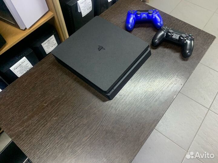 Sony PS4 Slim 1000GB (CUH-2208B), 2 геймпада