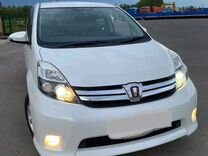 Toyota Isis 1.8 CVT, 2014, 43 000 км, с пробегом, цена 1 340 000 руб.