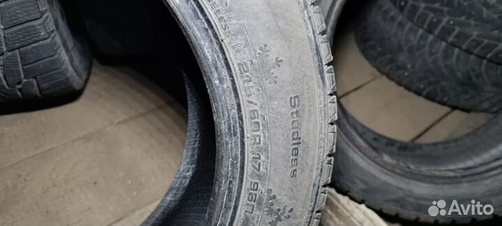 Kumho I'Zen Stud Snow KW11 215/60 R17