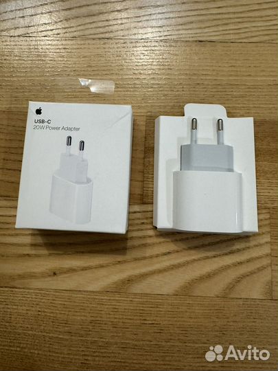 Зарядное устройство Apple 20W USB-C Power Adapter