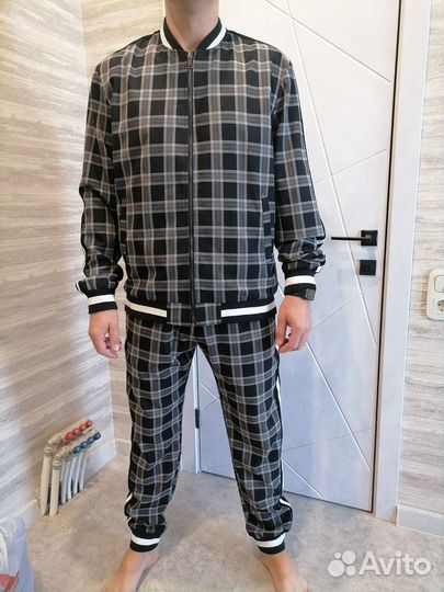 Костюм прогулочный, новый