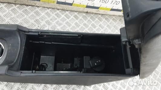 Подлокотник центральный toyota avensis T27 (KNI11I