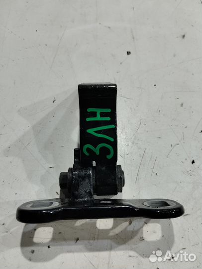 Петля двери (нижняя, задняя, левая) (Volvo V90 II)