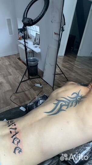 Мастер татуировки