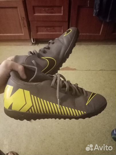 Футбольные бутсы Nike