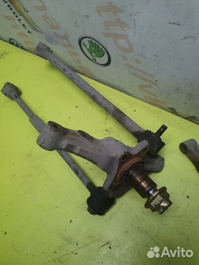 Кулак поворотный задний б.у R L Kia Spectra