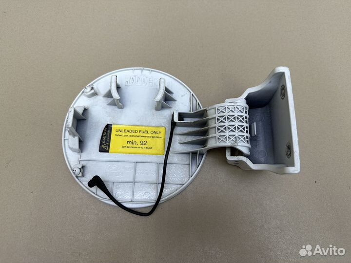 Лючок бензобака Hyundai Solaris 1